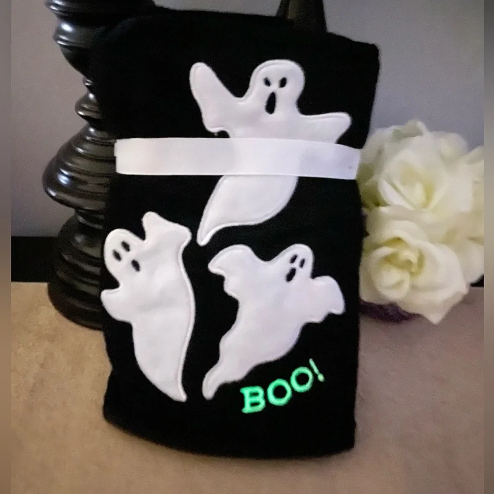 NWT Set of 2 Glow In The Dark Ghost 👻 Hand Towels